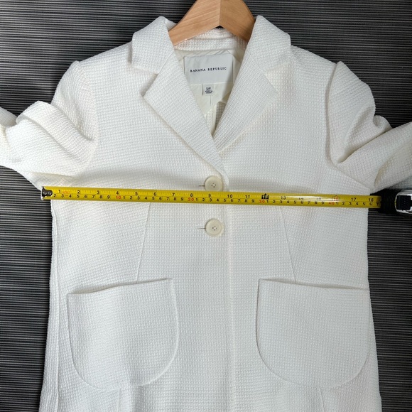*gently used* Banana Republic white blazer (size S) - Picture 8 of 8